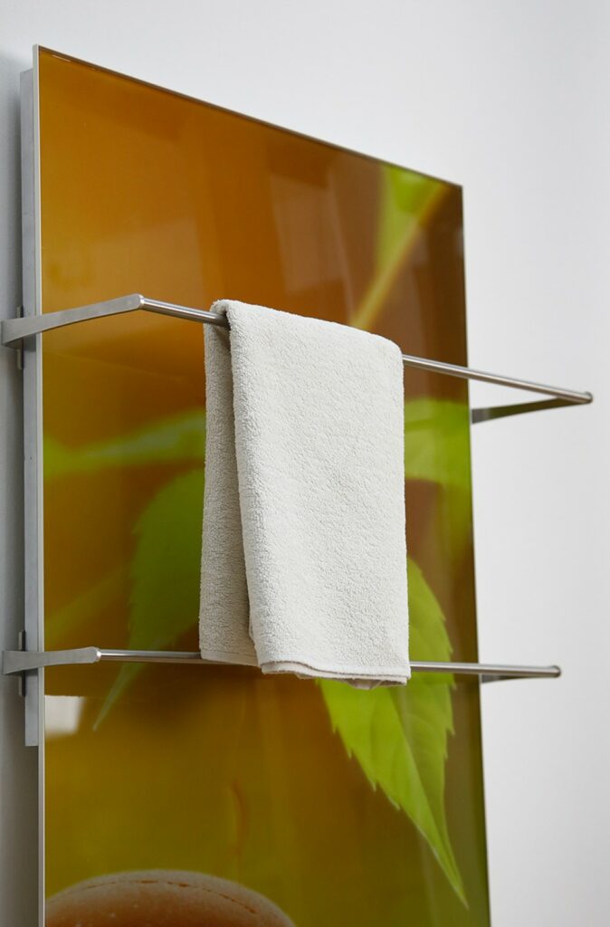 Infrared towel dryer